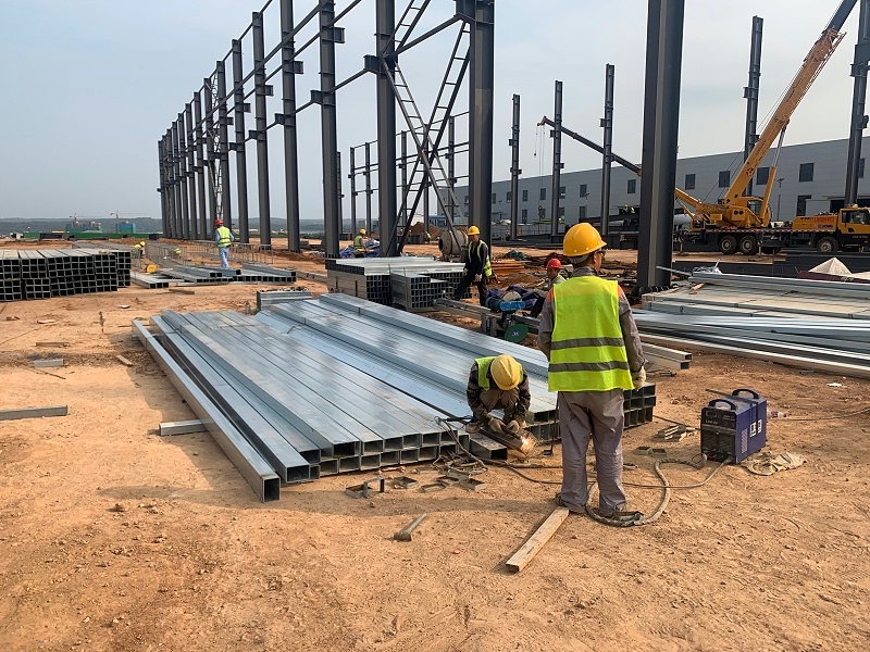 蔚蓝行业百科：钢结构在搬运过程中注意事项