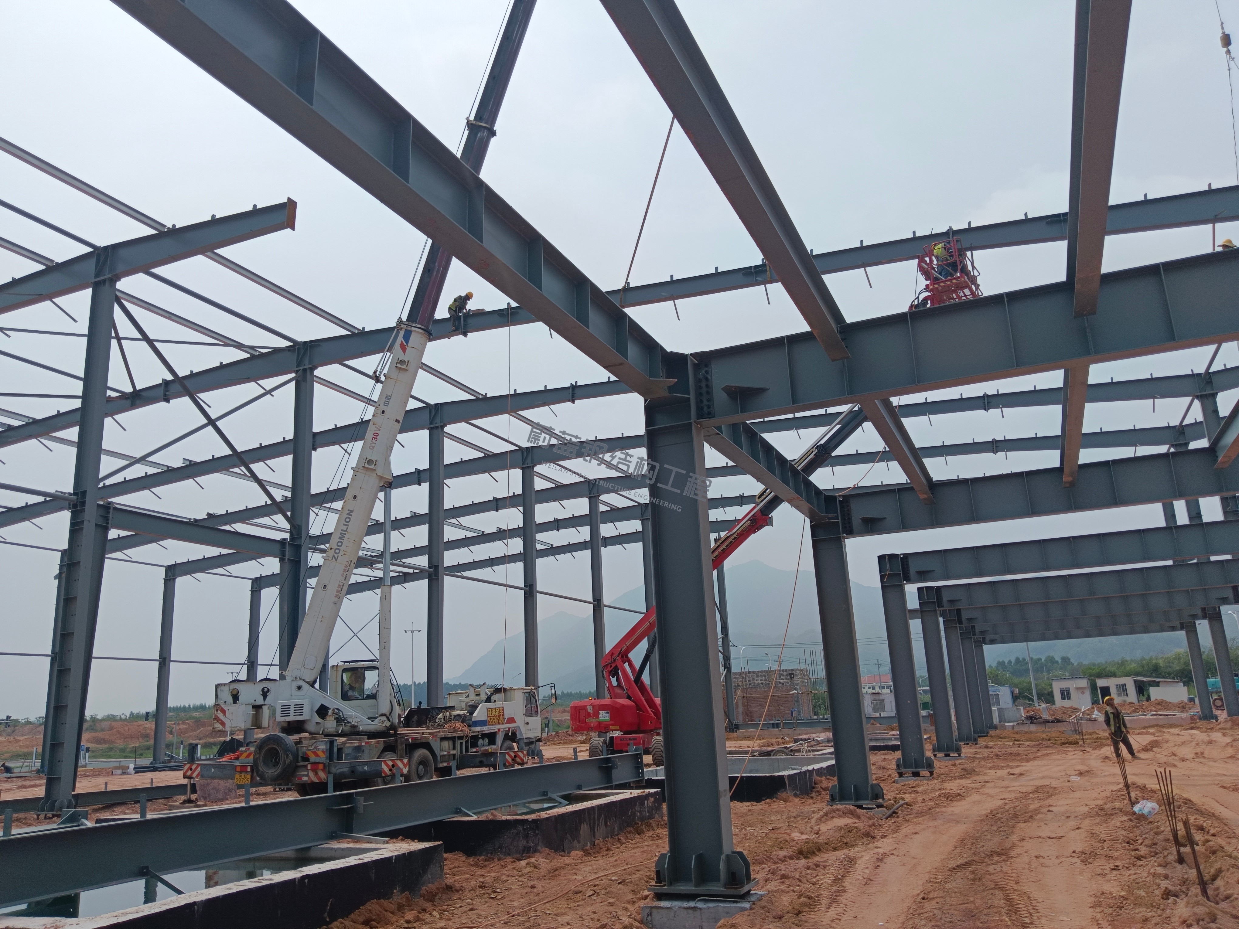 H型钢在钢结构厂房中的应用：为何它是主心骨？