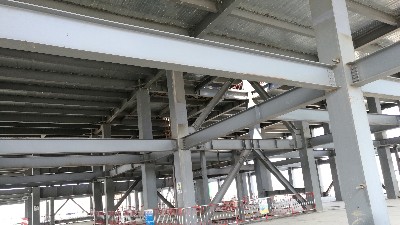 蔚蓝钢构百科：H型钢在钢结构厂房中的应用：为何它是主心骨？