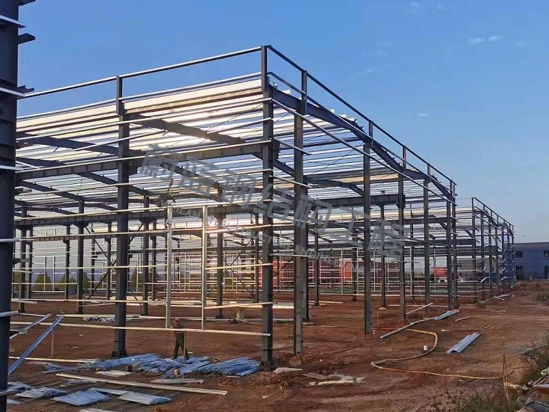 钢结构厂房晃动大？可能是支撑系统设计或施工出了问题