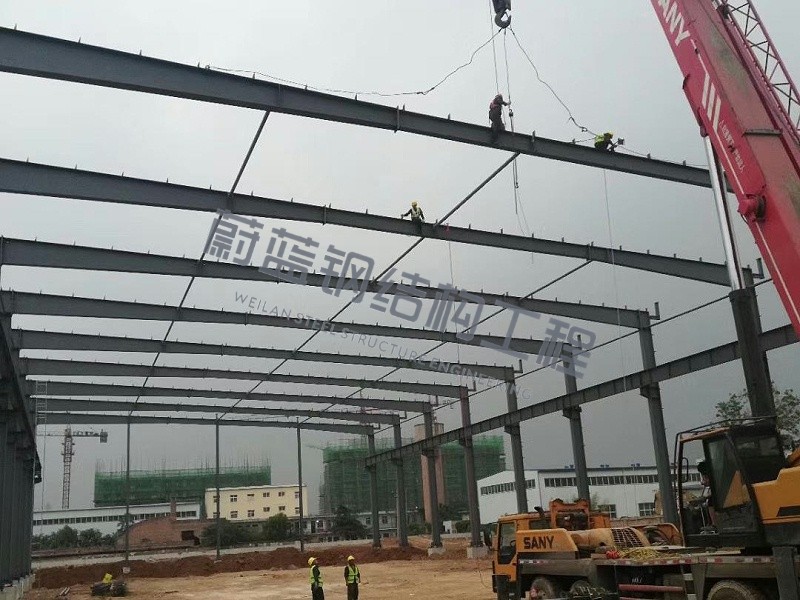 1114-6000平钢结构厂房使用轻钢还是重钢？有何区别与优势？