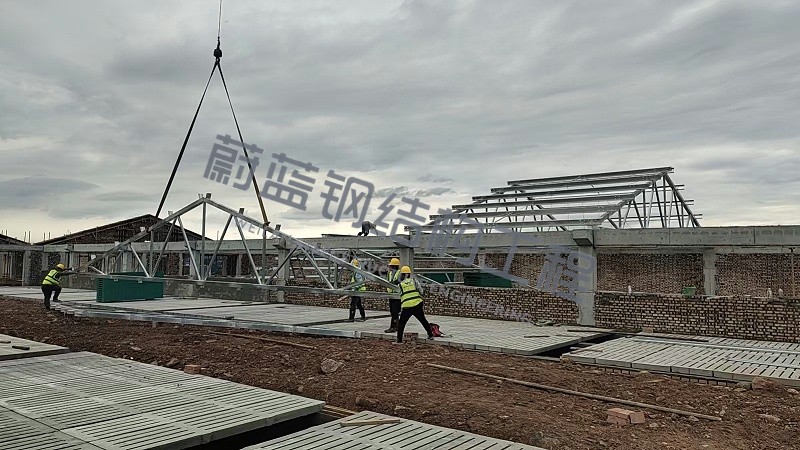 2025年单层钢结构厂房一平多少钱（含常见跨度与高度价格）