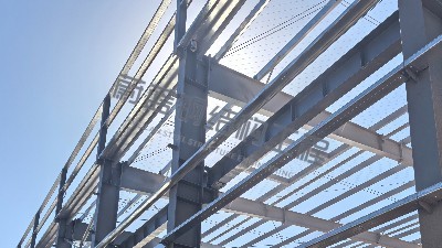 蔚蓝钢构百科：一篇讲透钢结构厂房：从主钢架到维护系统