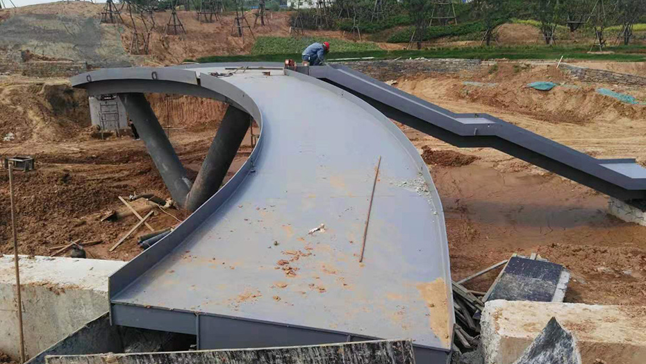 永威金域上院景观桥