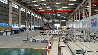 蔚蓝钢构百科：自建钢结构厂房中檩条如何选择？工业厂房建设不再踩坑