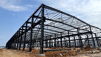 蔚蓝行业百科：钢结构厂房施工过程安全措施