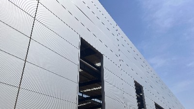 蔚蓝钢构百科：提高钢结构仓储厂房整体稳定性：柱间支撑与屋面水平支撑布置原则