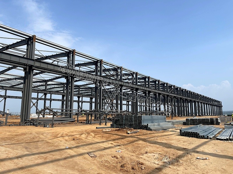 蔚蓝钢构百科：钢结构厂房建造中螺栓连接的施工要求