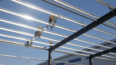 蔚蓝钢构百科：2000平钢结构厂房如何选择合适的钢柱、钢梁规格？