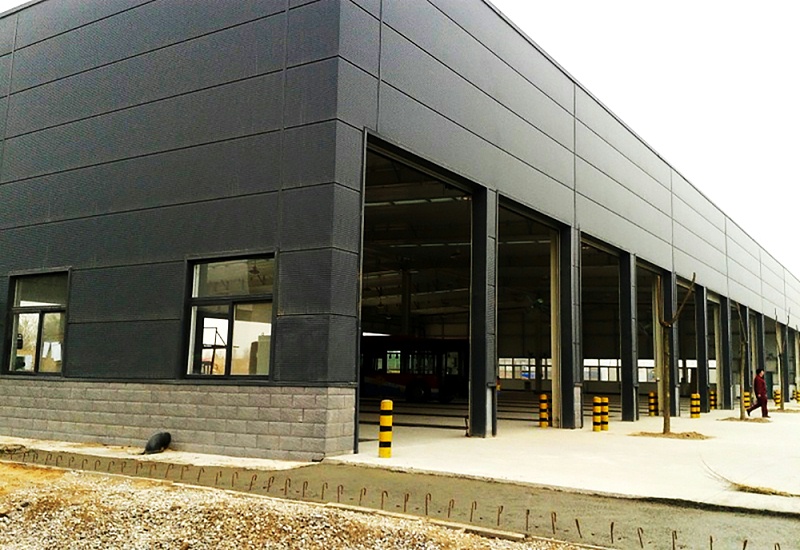 蔚蓝行业百科：钢结构的价格是受什么影响呢？