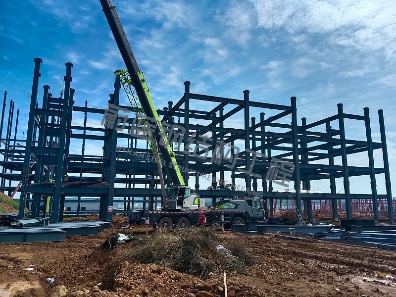 蔚蓝钢构百科：除了钢柱钢梁，钢结构厂房还有哪些重要部件？