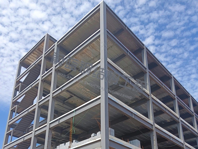 蔚蓝钢构百科：除了钢柱钢梁，钢结构厂房还有哪些重要部件？