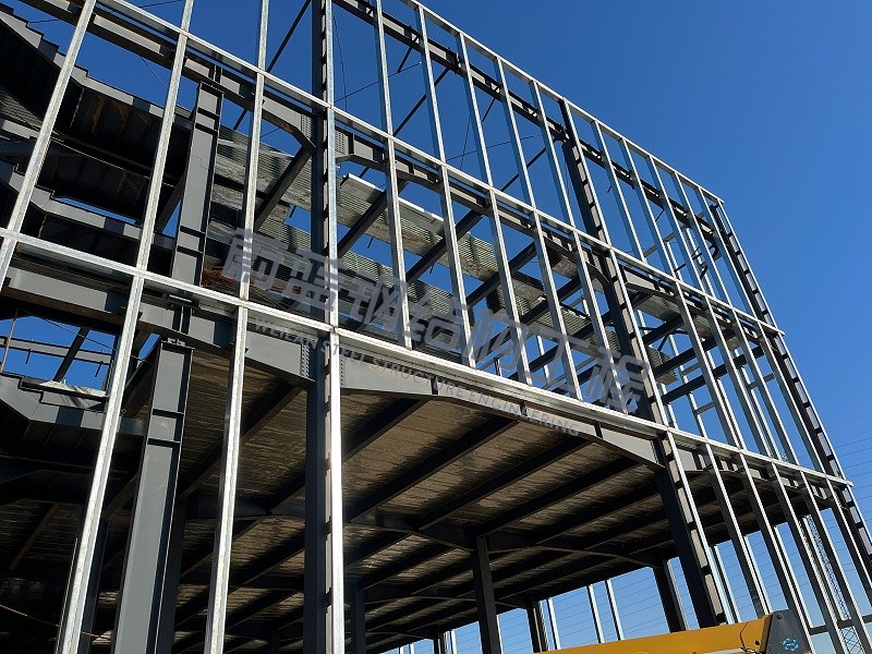 如何控制钢结构厂房施工质量？关键构件安装验收标准解