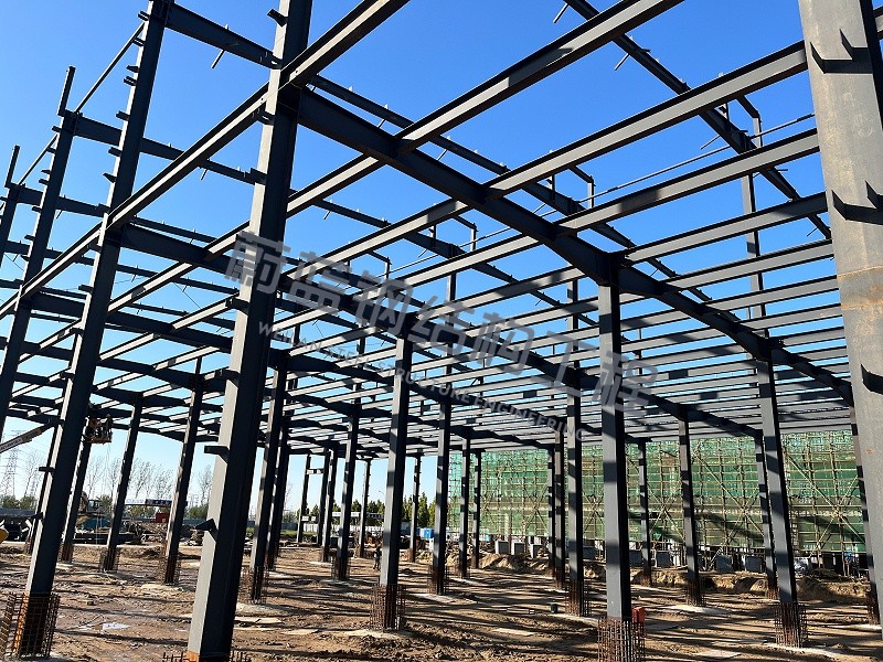 如何控制钢结构厂房施工质量？关键构件安装验收标准解