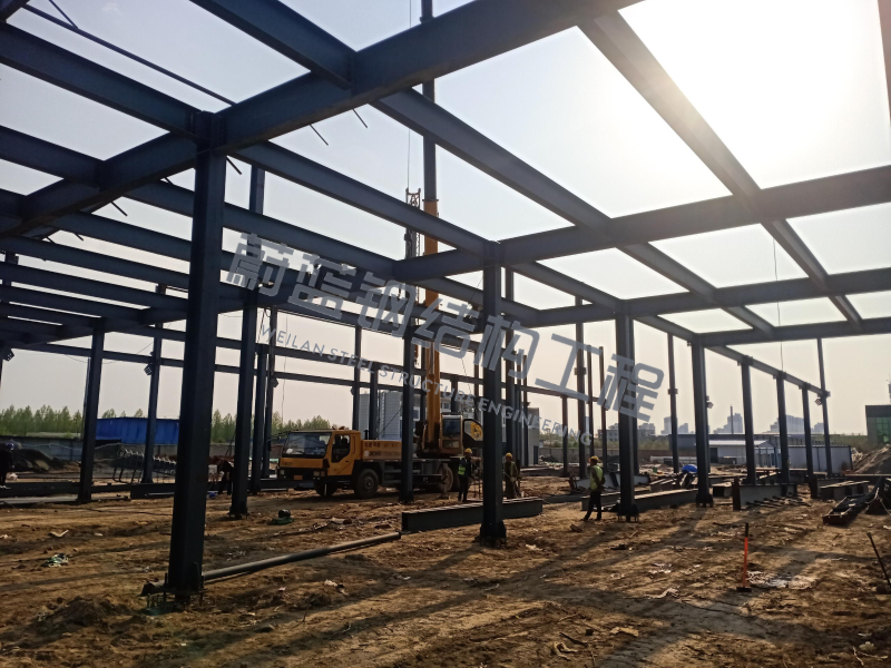 从地脚锚栓开始：钢结构厂房基础验收与柱脚安装指南