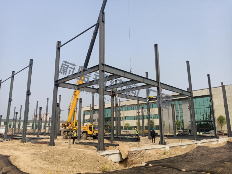 从地脚锚栓开始：钢结构厂房基础验收与柱脚安装指南