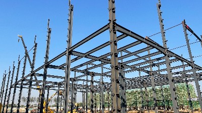 蔚蓝钢构百科：影响钢结构工业厂房造价的3大因素及应对策略