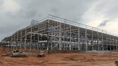 蔚蓝钢构百科：影响钢结构厂房造价的3大因素及应对策略