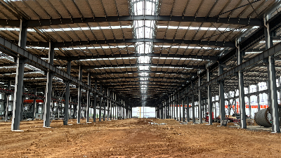 蔚蓝钢构百科：钢结构厂房屋面出现渗水是什么原因